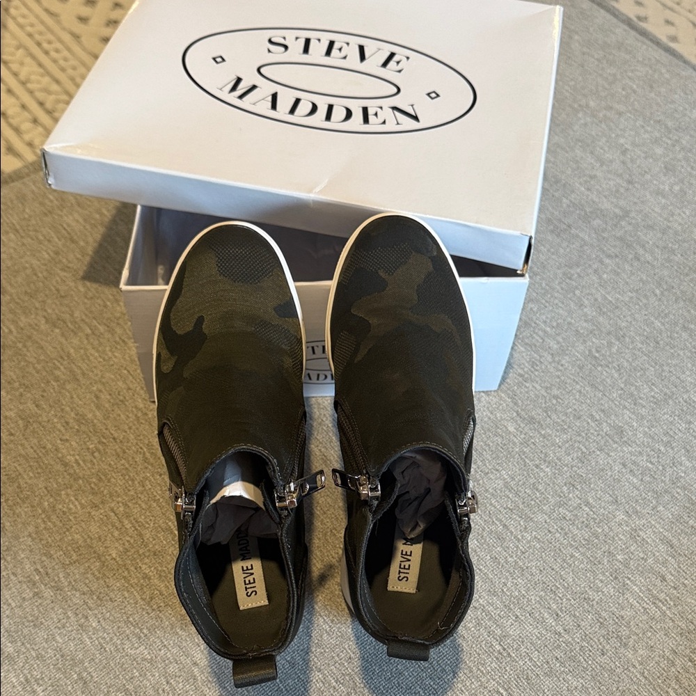 Steve Madden Olive Camouflage Slip-Ons